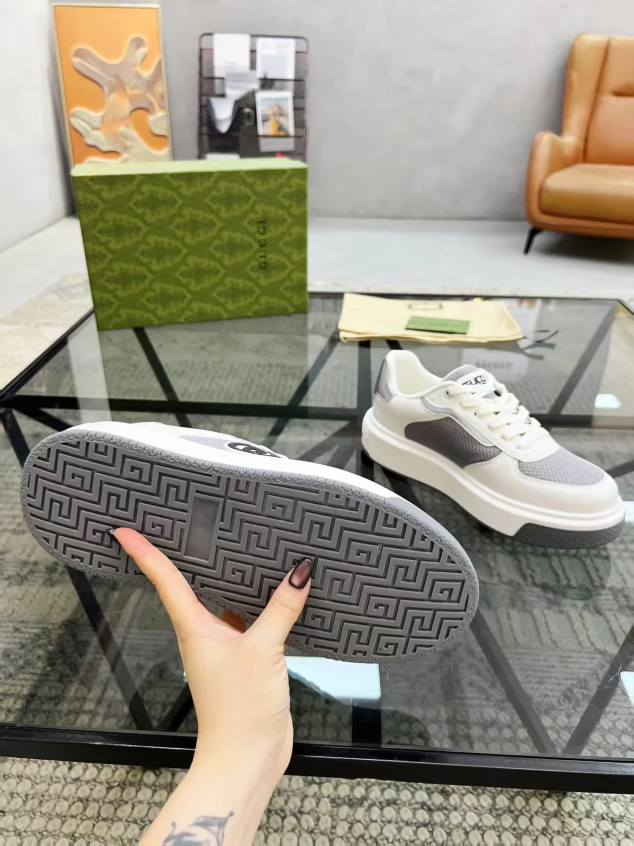 Factory price: 460💰Gucci new men's shoes GUCCI [Lightning] latest shoes are shipped. Original quality, fashionable, made of special materials, sheepskin lining, brand new packaging. The foot feels super comfortable and the workmanship is impeccable. Size: 38-45